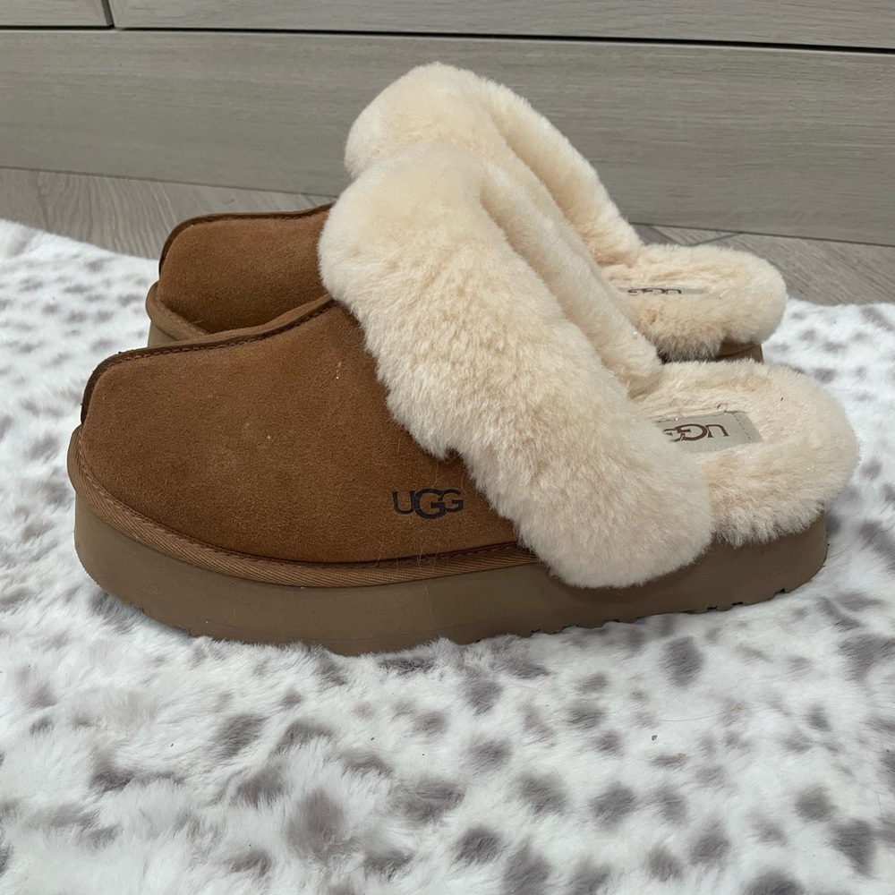 UGG disquette shoe